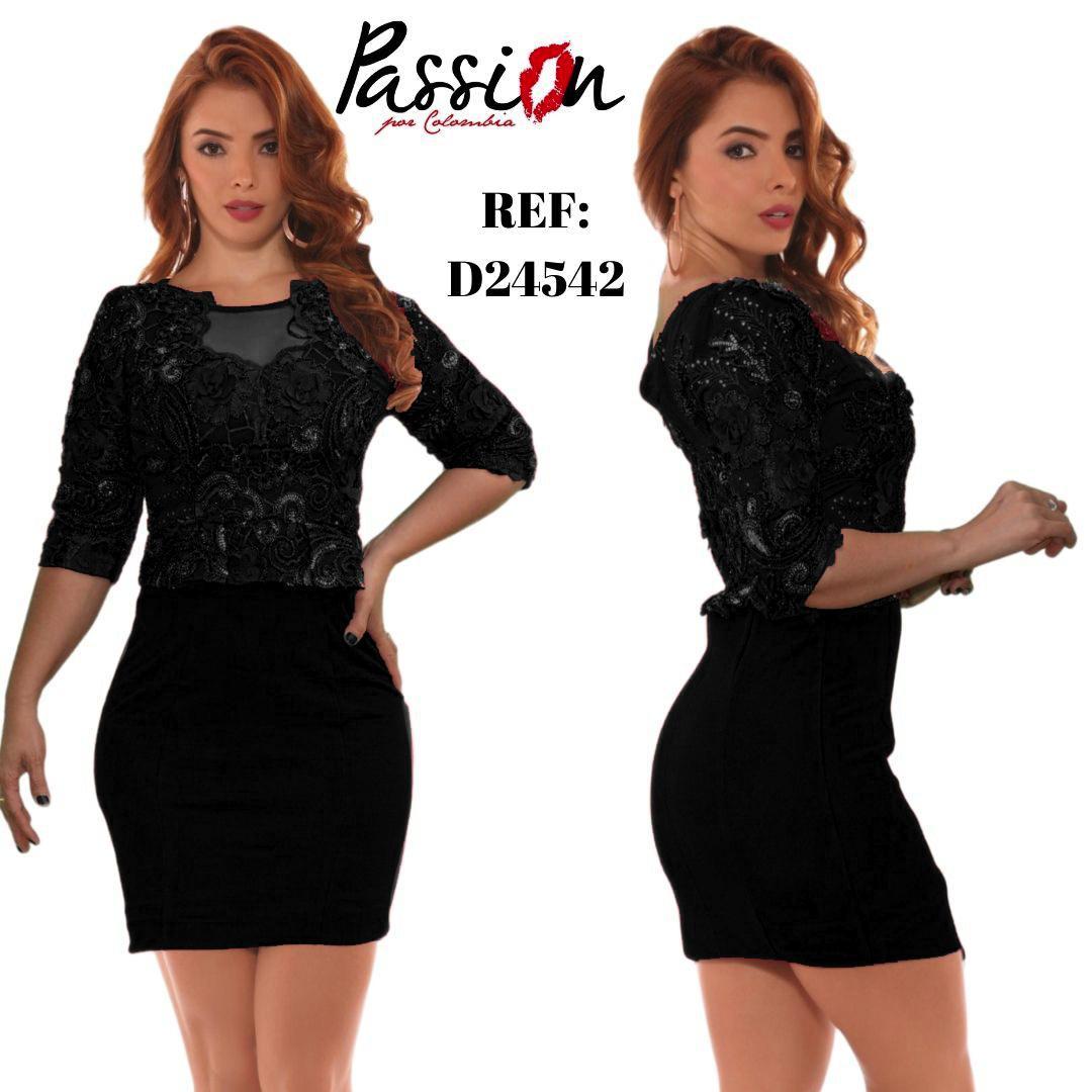 Vestido de Fiesta corto con falda y superior decorado con lentejuelas